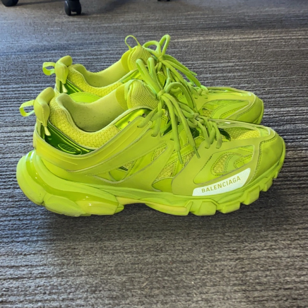Balenciaga Mens Lime Green Sneakers with Cushioned Sole